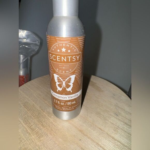 SCENTSY ROOM SPRAY " CINNAMON VANILLA " NEW - Picture 2 of 2
